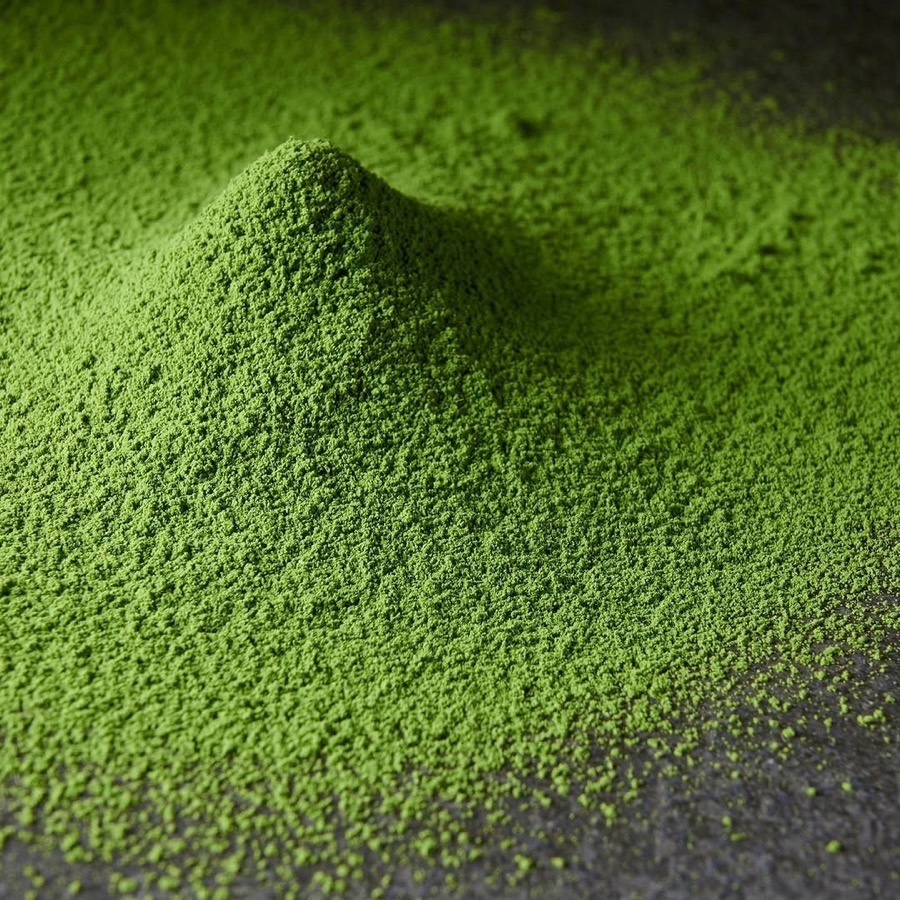Uji matcha Close-up of vivid green stone-ground matcha powder